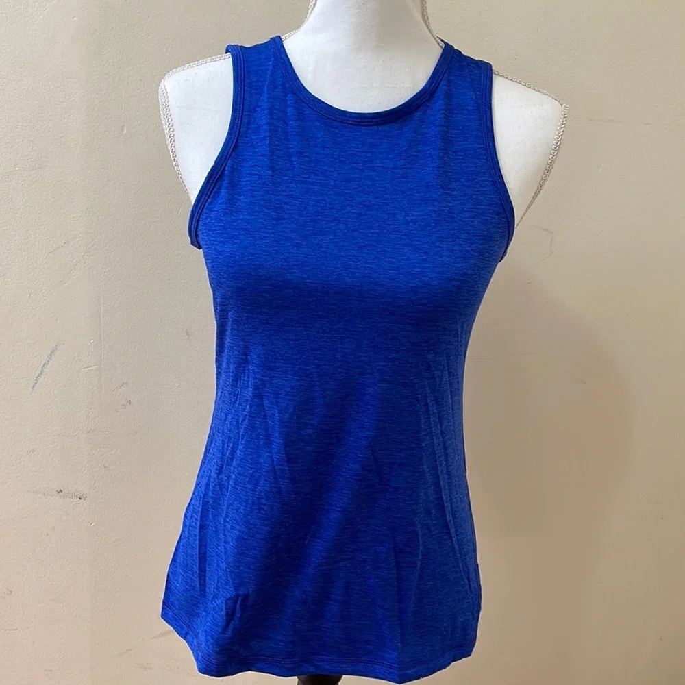 Sports Wear - Picture 1 of 2